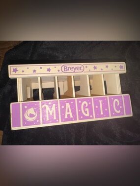 Breyer horse stable like new stable only